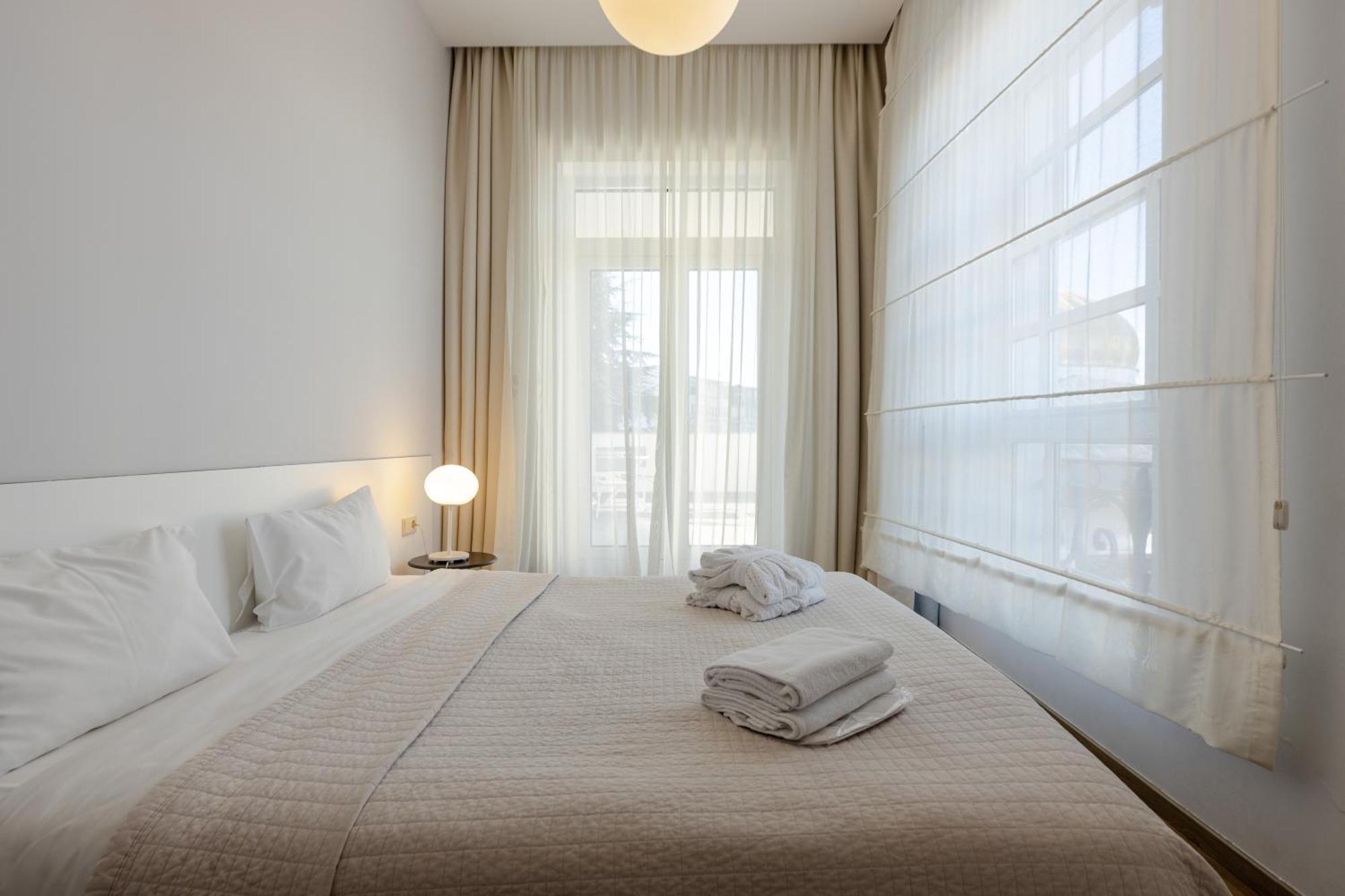 Le Port Boutique Apart Hotel Batumi Exteriör bild
