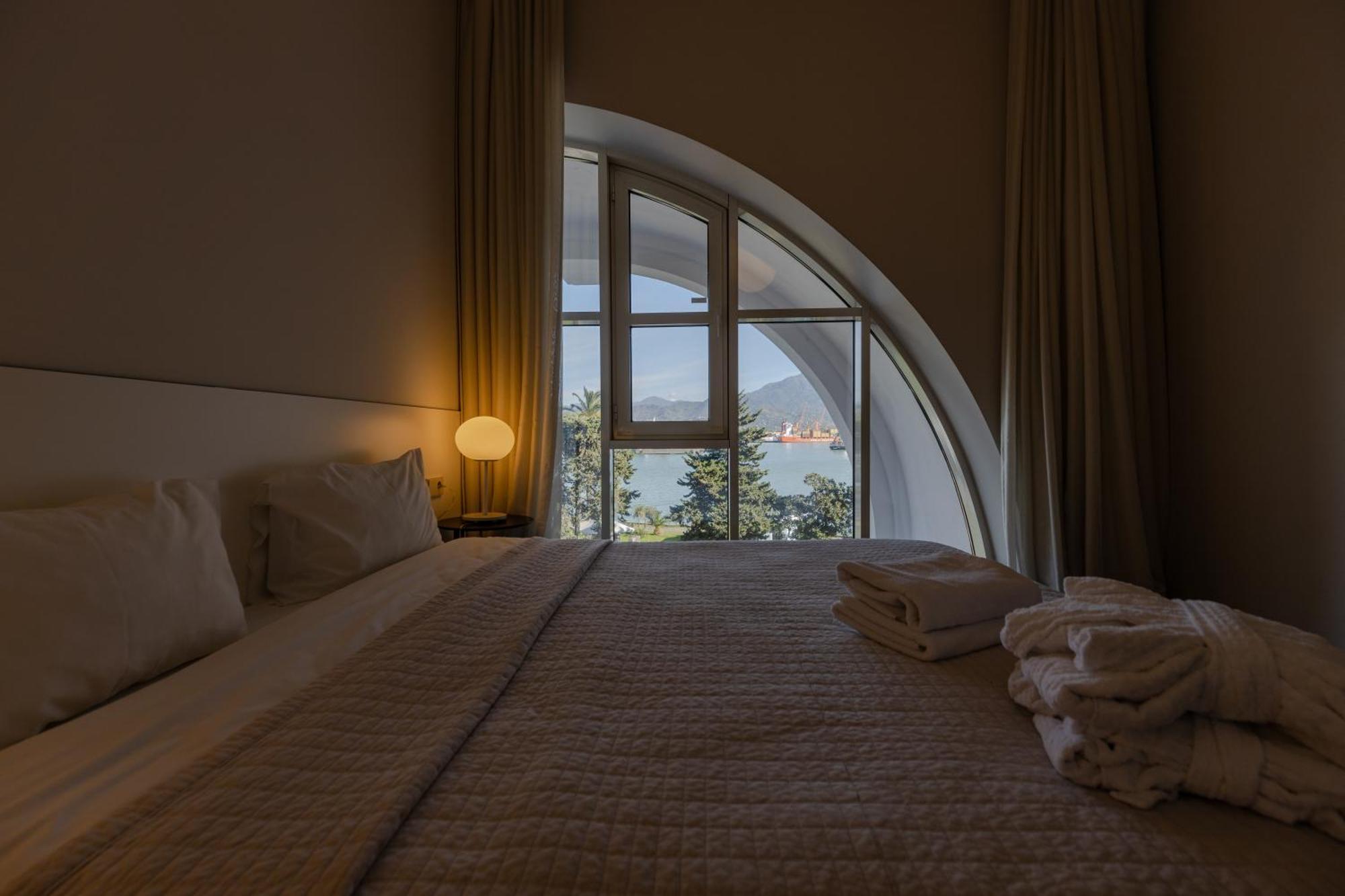 Le Port Boutique Apart Hotel Batumi Exteriör bild