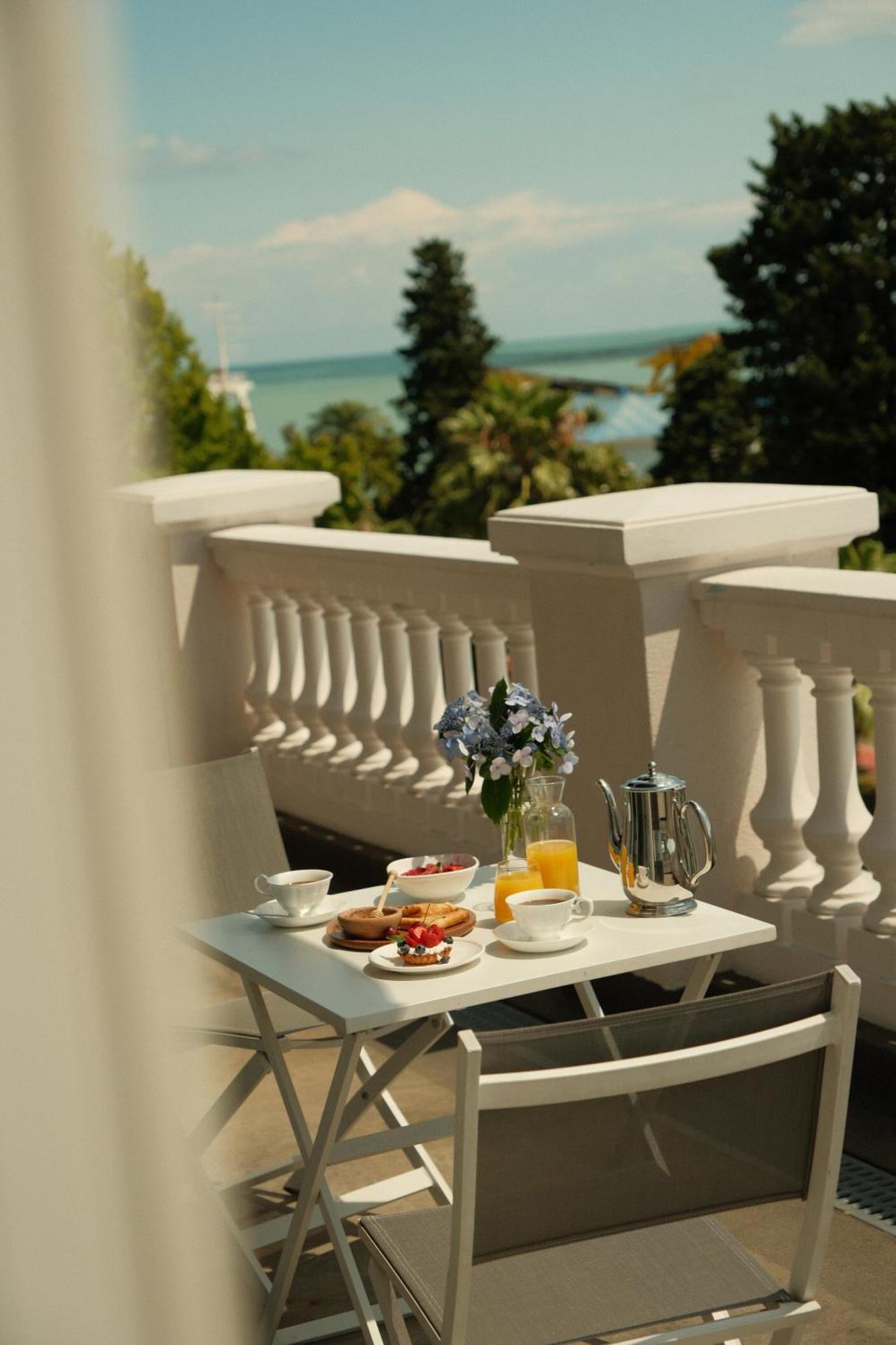 Le Port Boutique Apart Hotel Batumi Exteriör bild