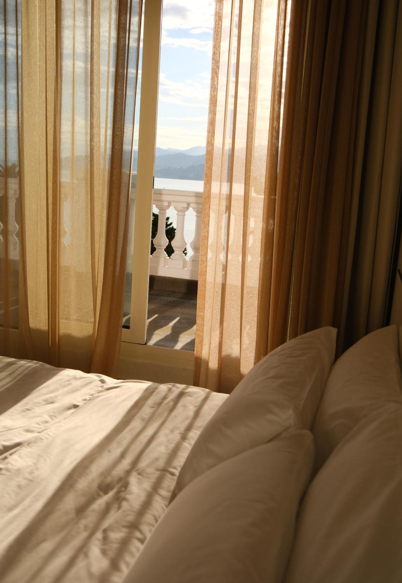 Le Port Boutique Apart Hotel Batumi Exteriör bild