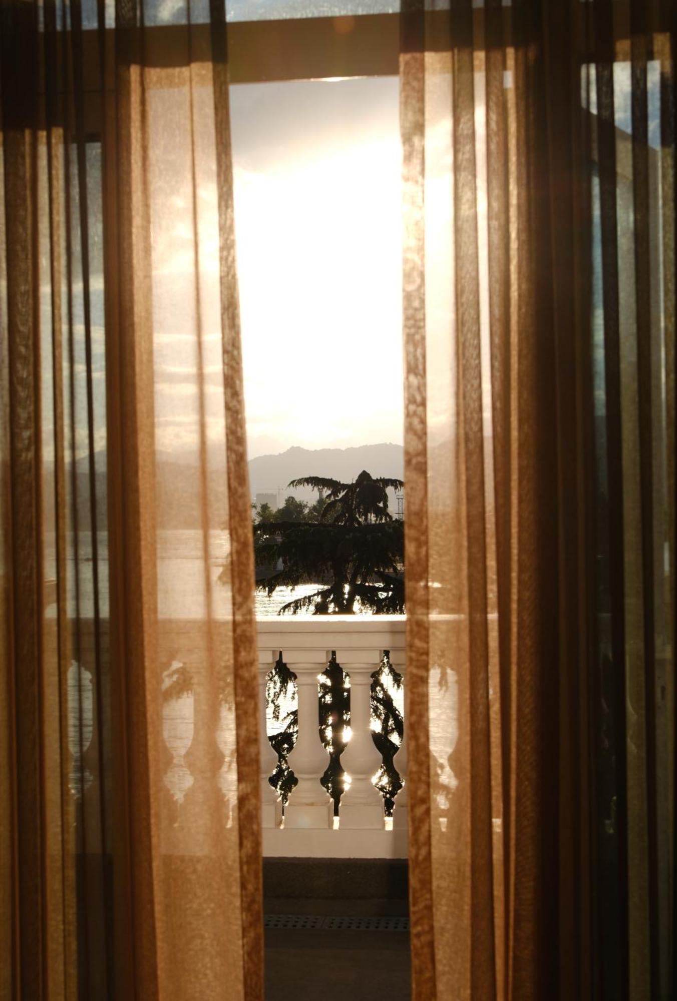 Le Port Boutique Apart Hotel Batumi Exteriör bild