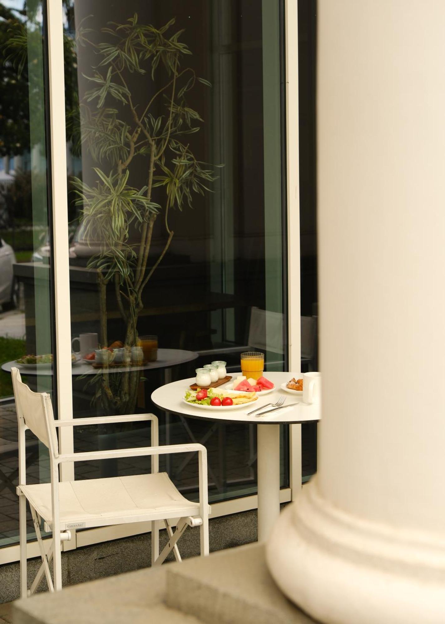 Le Port Boutique Apart Hotel Batumi Exteriör bild
