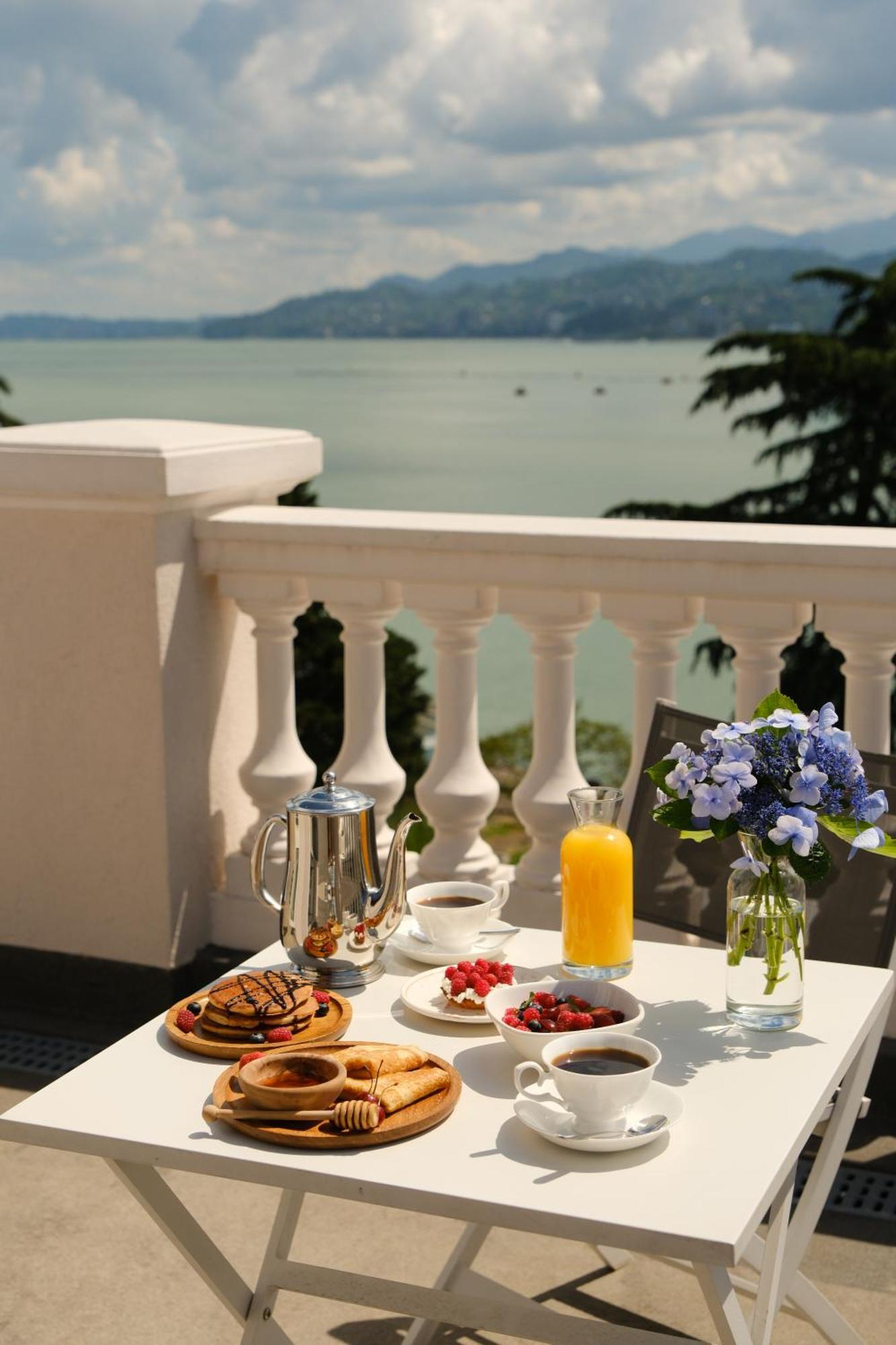 Le Port Boutique Apart Hotel Batumi Exteriör bild