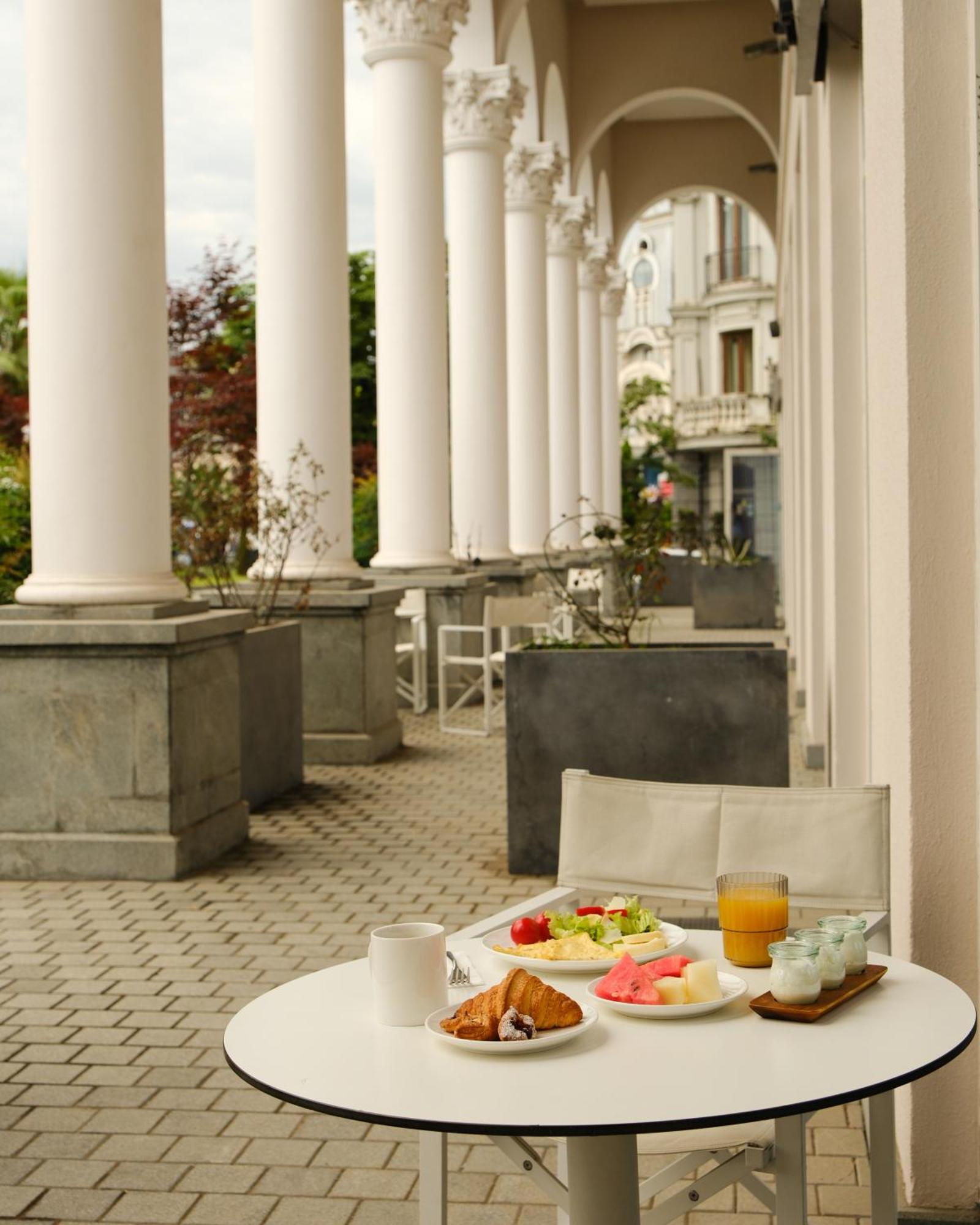 Le Port Boutique Apart Hotel Batumi Exteriör bild