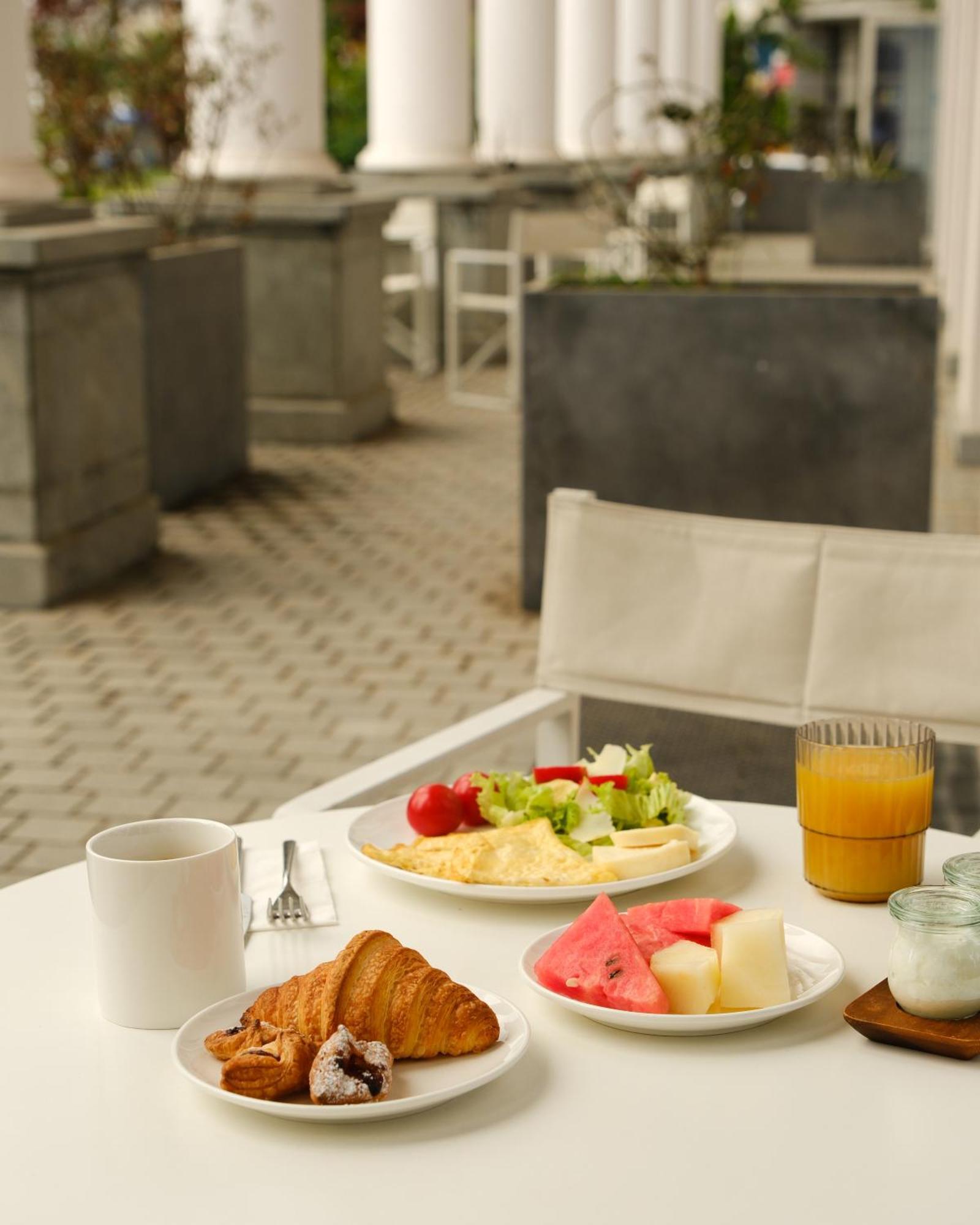 Le Port Boutique Apart Hotel Batumi Exteriör bild