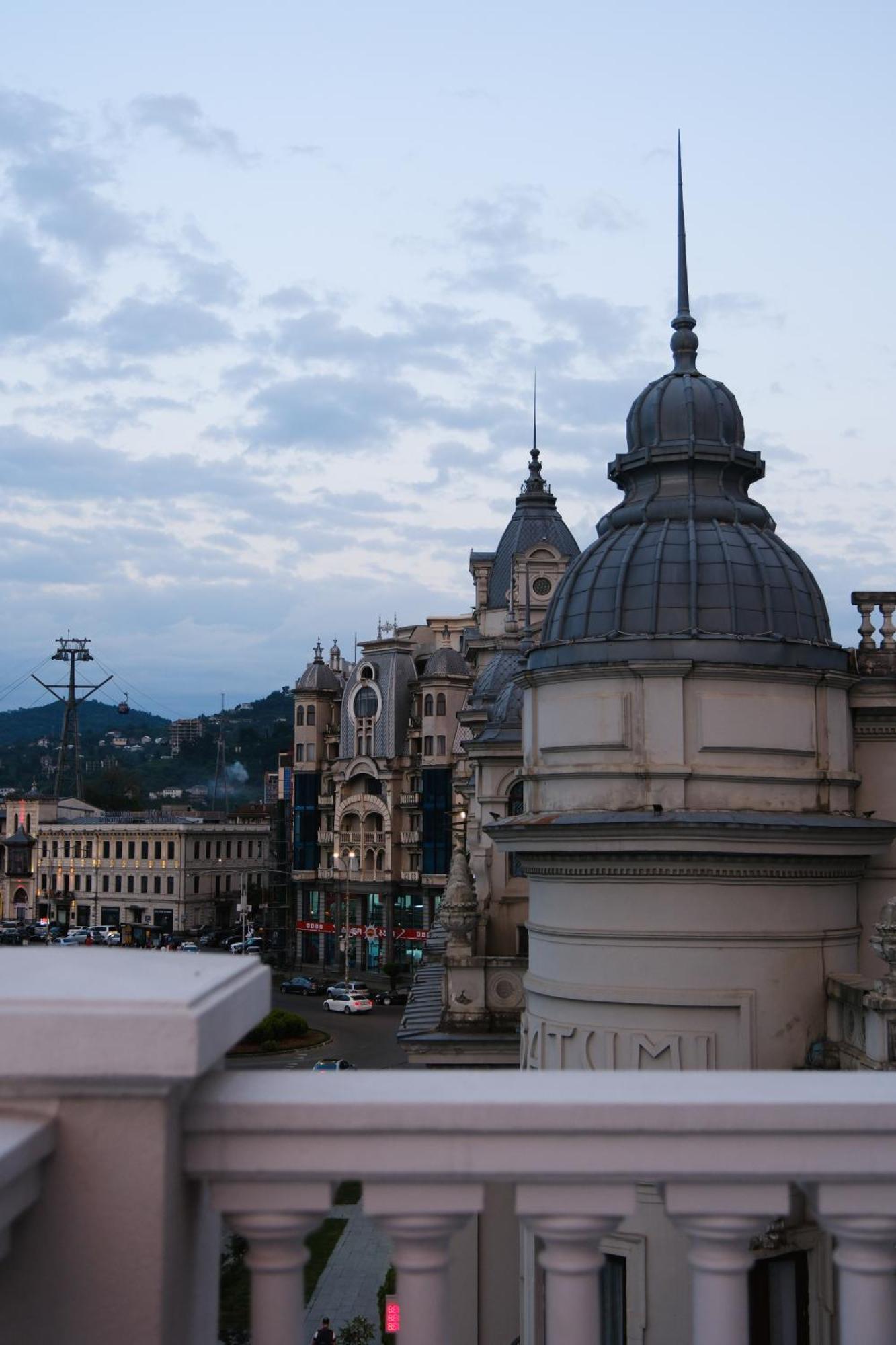 Le Port Boutique Apart Hotel Batumi Exteriör bild